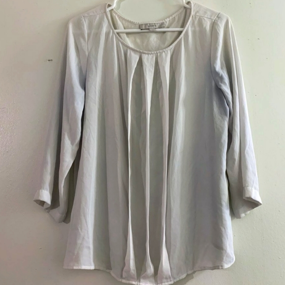 LOFT Tops - 🐦- Loft sz L Light Gray Pleated Blouse